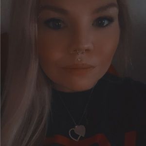 Meet your Posher, Anjelica